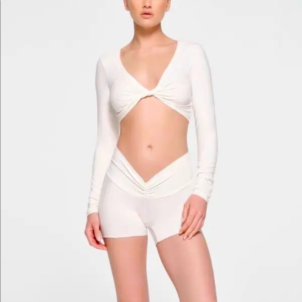 SKIMS TWIST collection long sleeve top XXS in marble